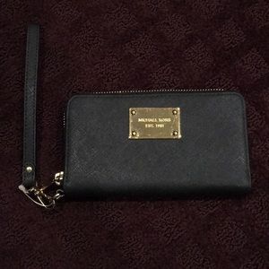 Michael Kors Zip Wallet